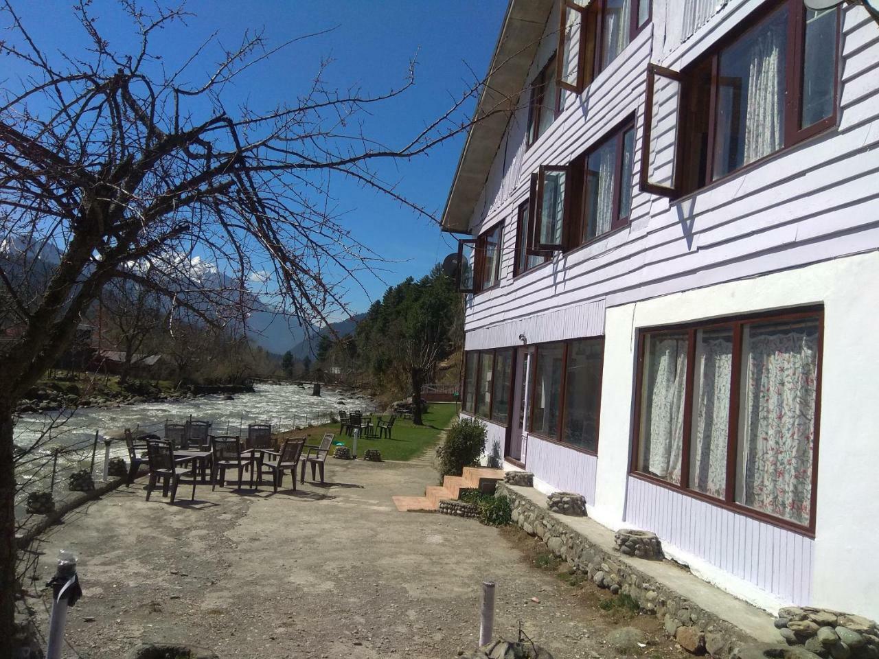 Hotel White House Pahalgām Exterior foto